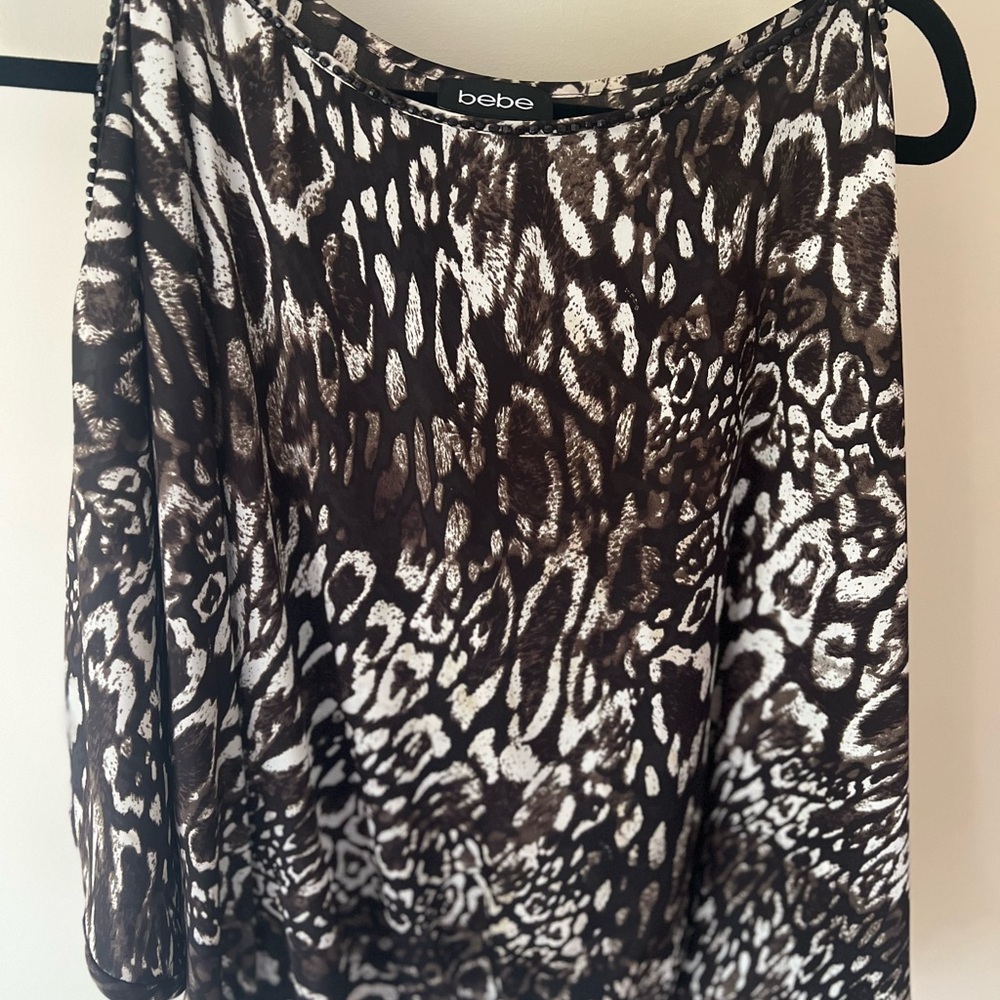 bebe Brown and White Patterned Blouse